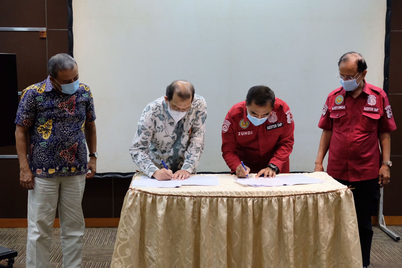 Penandatanganan PKT oleh Direktur Utama PT Semen Padang Yosviandri dan Direktur PAM Obvit Korps Sabhara Baharkam Polri Brigjen Pol. Drs.Wahyu Hidayat di Jakarta, pada 13 Januari 2019.